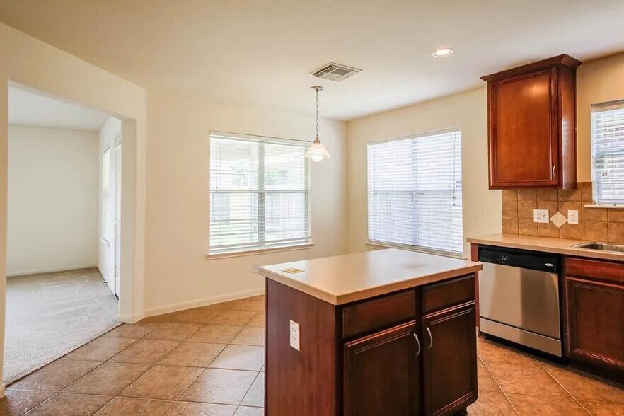 Building Photo - 17031 Sperry Landing Dr