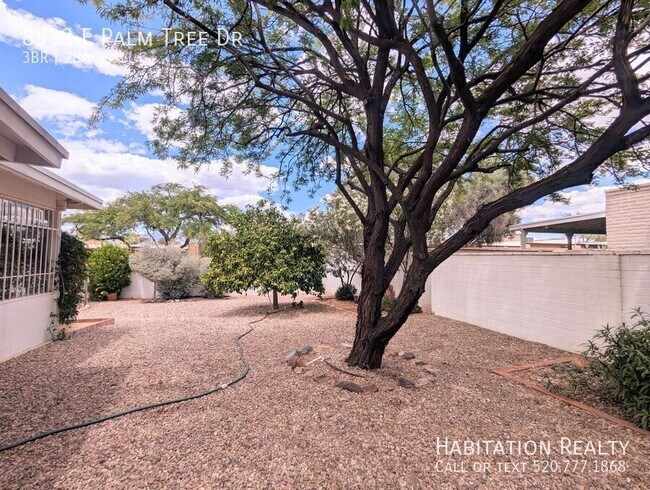 Building Photo - 8933 E Palm Tree Dr