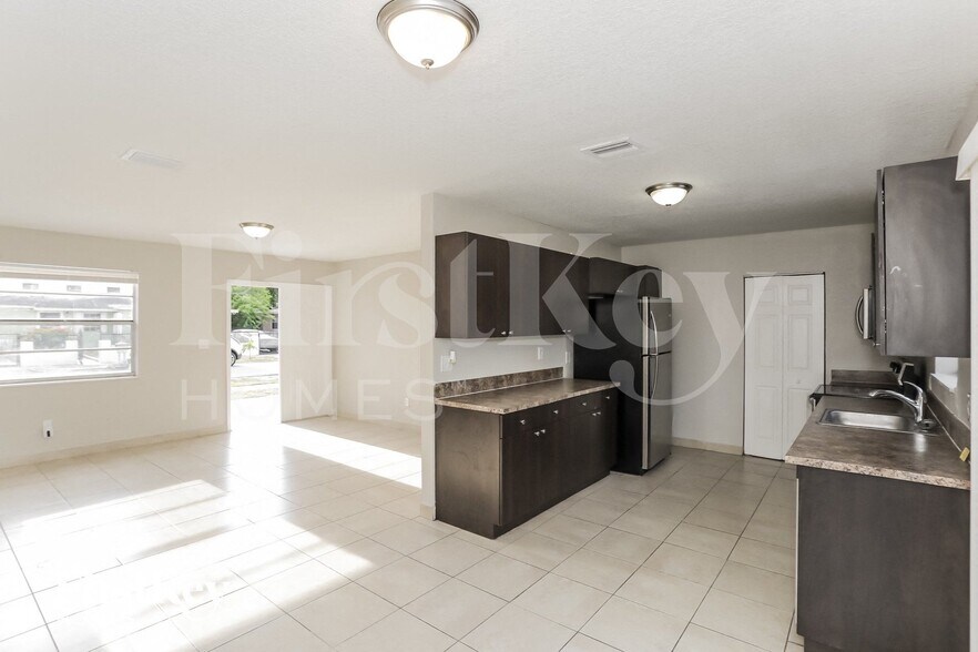 Building Photo - 18931 NW 33rd Pl