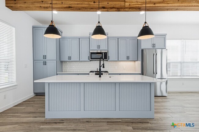 Building Photo - 158 S Academy Ave