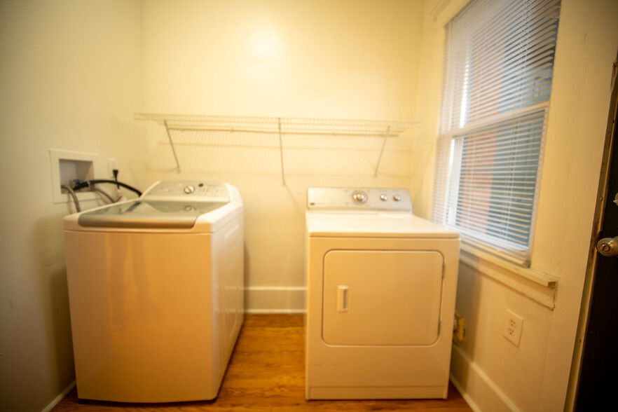 in-unit washer & dryer - 2046 Clairmount St