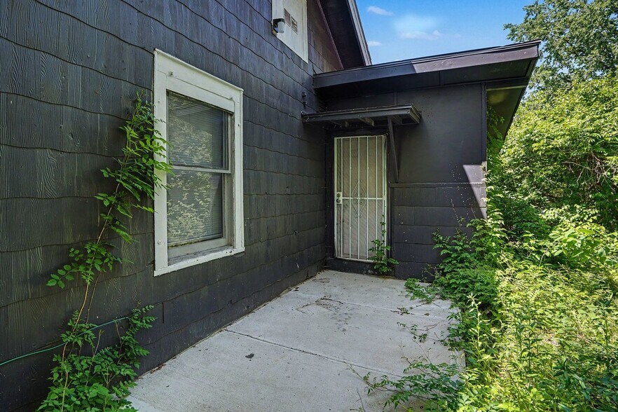 Building Photo - 5013 S Benton Ave