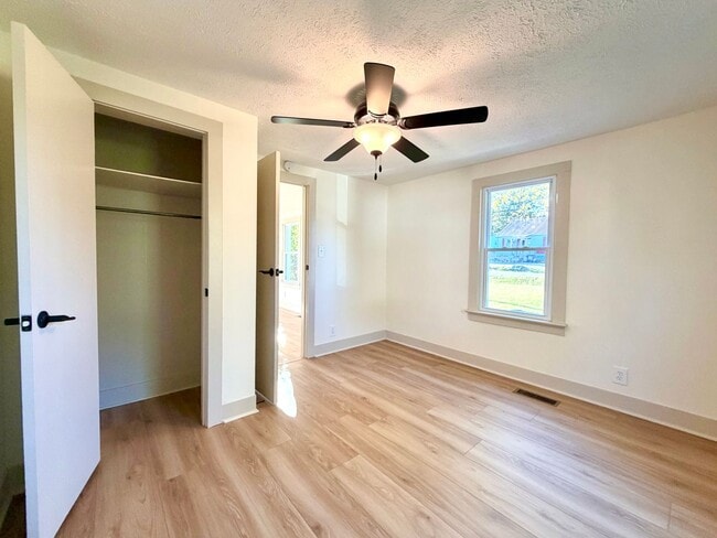 Building Photo - 211 Sanderson Dr