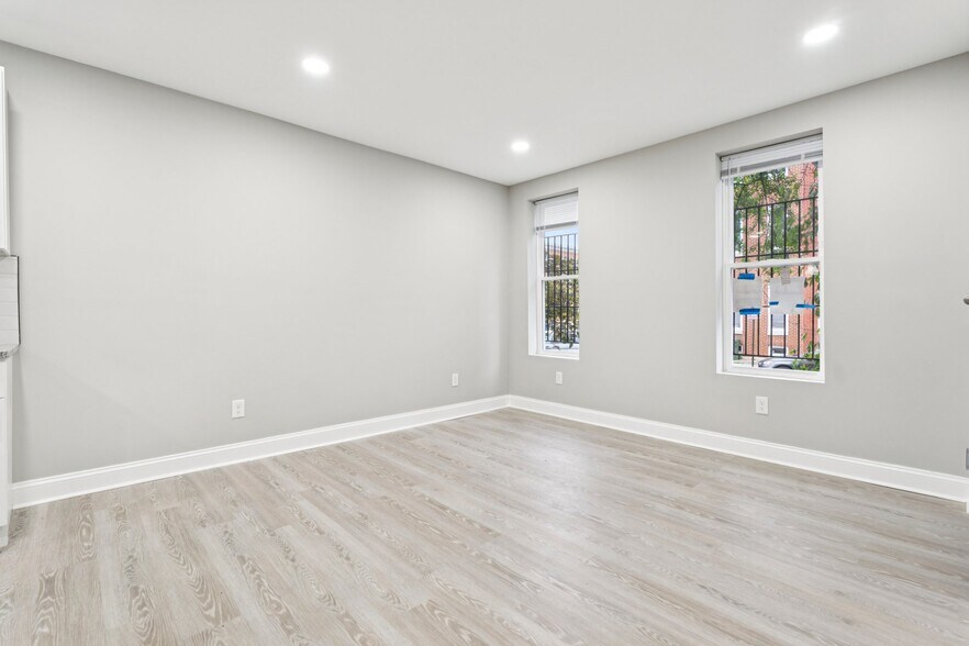 Building Photo - 916 N Arlington Ave