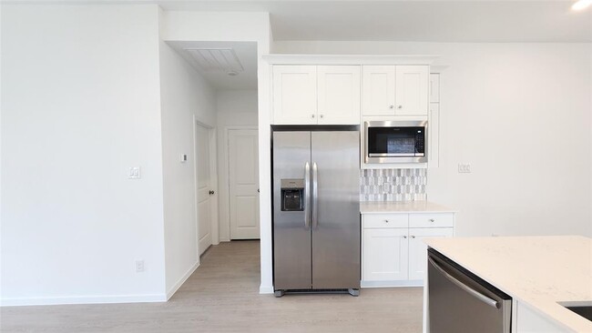 Building Photo - 6426 Seafoam Lake Dr