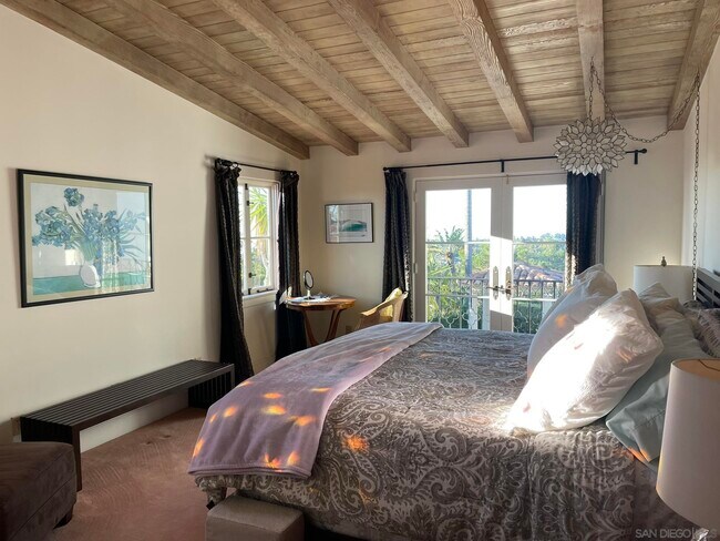 Building Photo - 6692 La Jolla Scenic S Dr