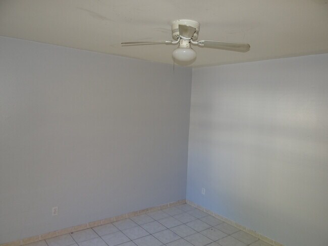Building Photo - 1400 Gandy Blvd N