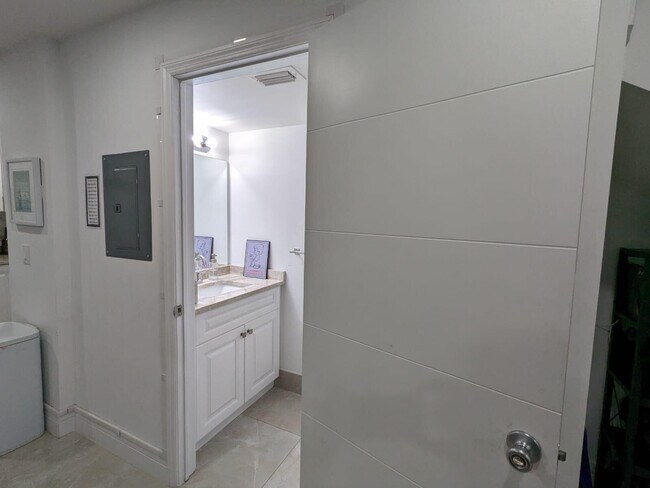 Building Photo - 7710 Lago Del Mar Dr