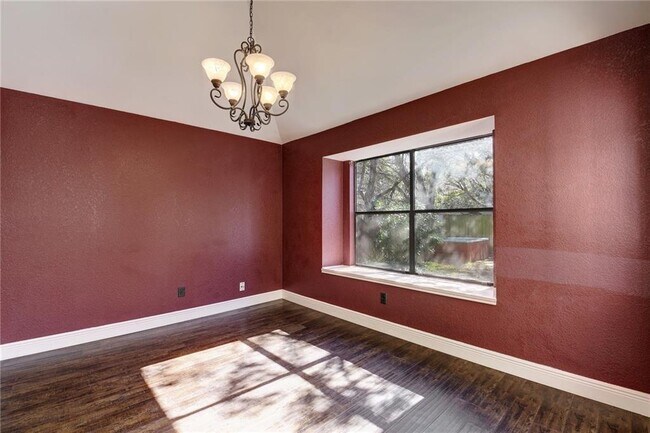 Building Photo - 15811 De Peer Ave