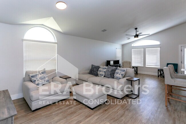 Building Photo - 6110 Melanie Dr