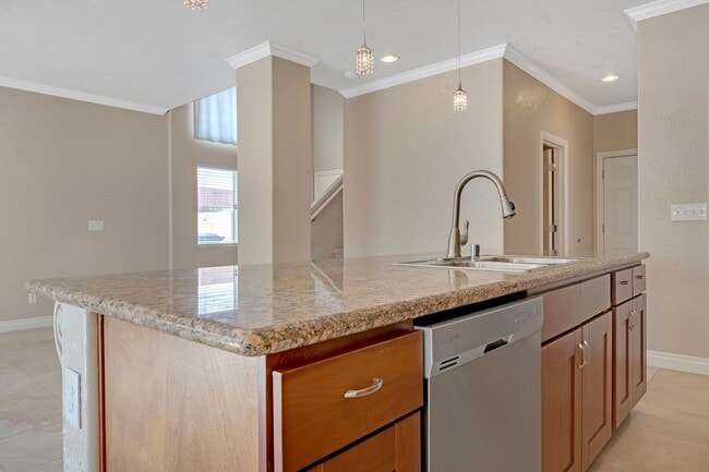 Building Photo - HENDERSON HIGHLY UPGRADED HOME!