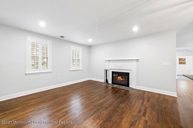 Building Photo - 495 Branch Ave