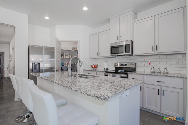 Building Photo - 765 Freedom Cir