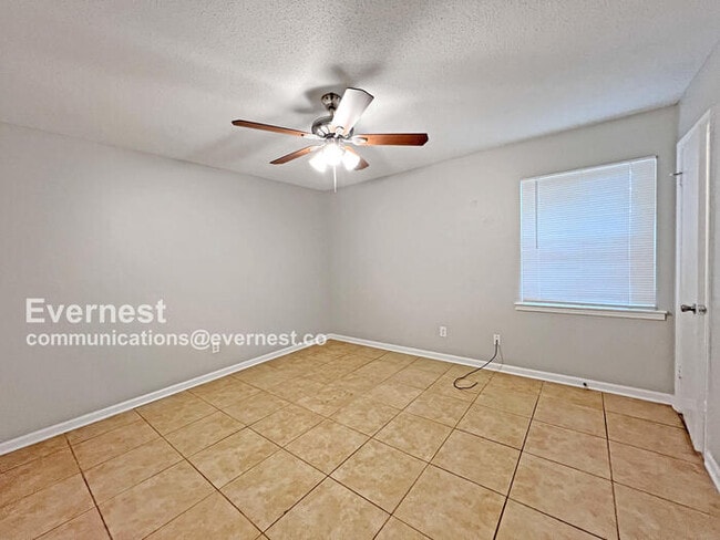 Building Photo - 922 Woodburne Pl