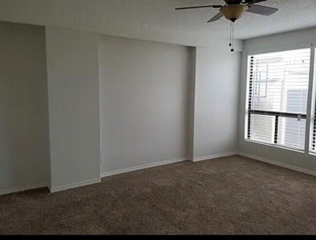 Building Photo - 5916 Lago Vista Way