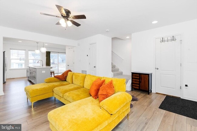 Building Photo - 18 Needle Ct