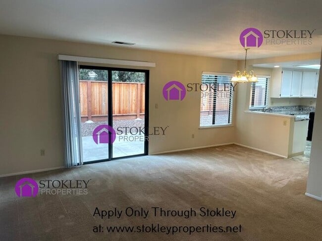 Building Photo - 1633 Lindbergh Dr