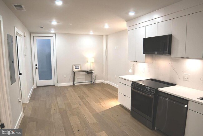 Building Photo - 1208 M St NW