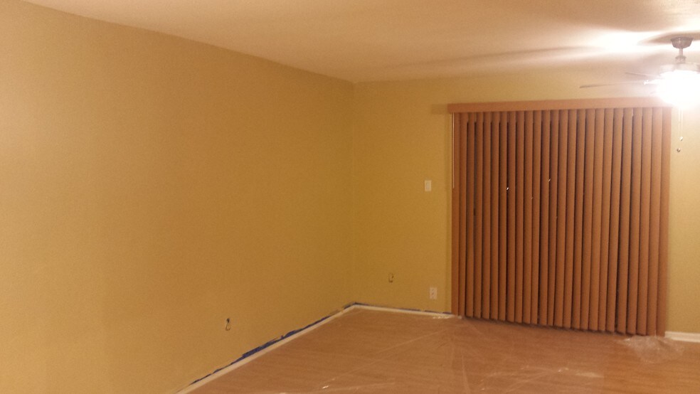 Building Photo - 2820 S Bartell Dr