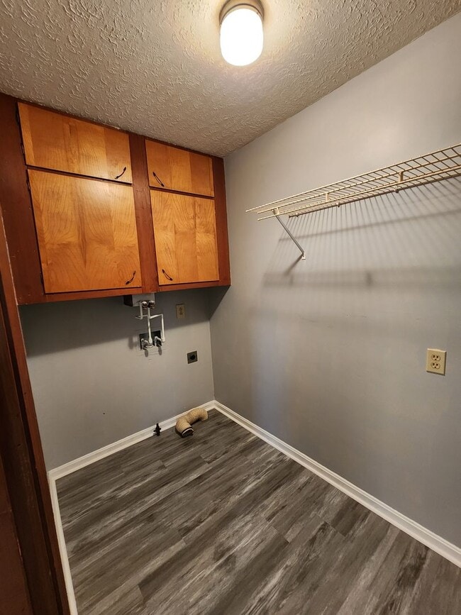 Building Photo - Beautiful 3 Bedroom 1 Bathroom Home