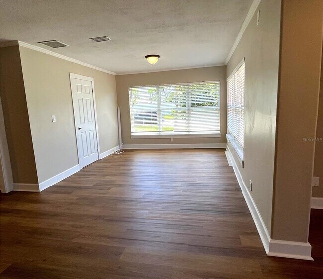 Building Photo - 3807 Belle Vista Dr E