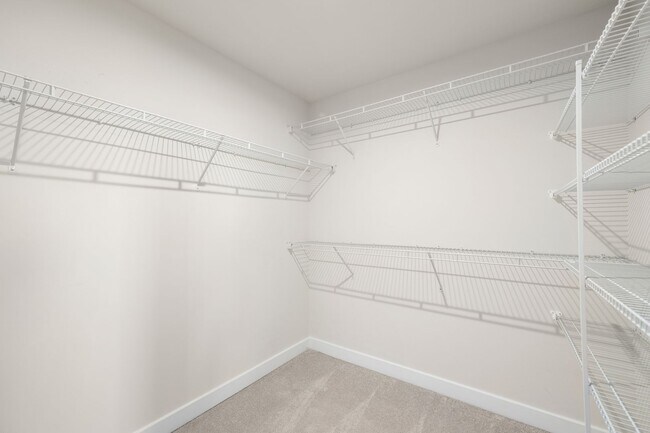 Building Photo - Family-Friendly Townhome for Rent in Baker...