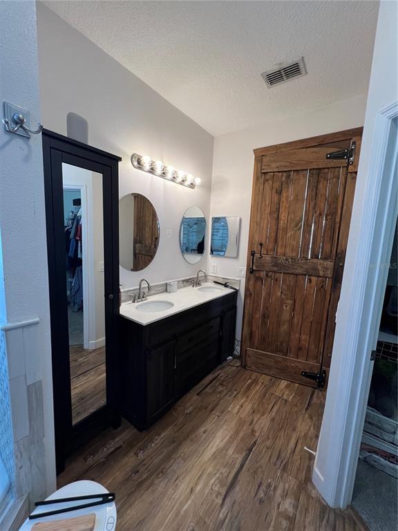 Building Photo - 221 Asterbrooke Dr