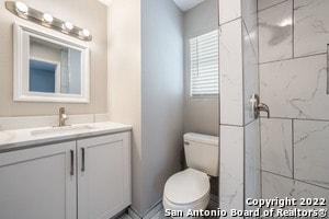 Building Photo - 810 E Euclid Ave