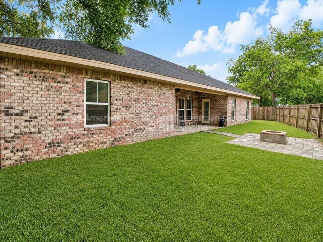 Building Photo - 598 Emerald Ln