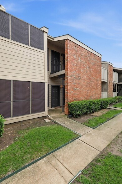 Building Photo - 9600 Royal Ln