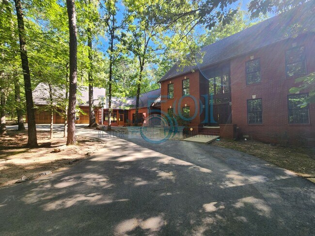 Building Photo - RARE exquisite home on acreage in the heart of West Little Rock!