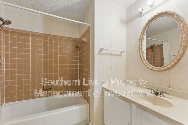 Building Photo - 7016 Wannamaker Ln