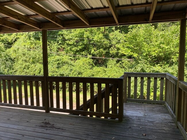 Building Photo - Great location 2 bedroom 1 bath home near APSU and Downtown!