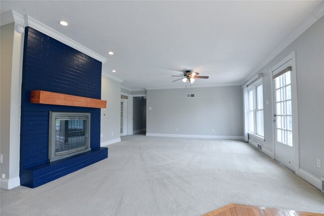 Building Photo - 2235 N Ballas Rd