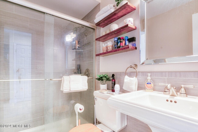 Building Photo - 96 Fifth Ave