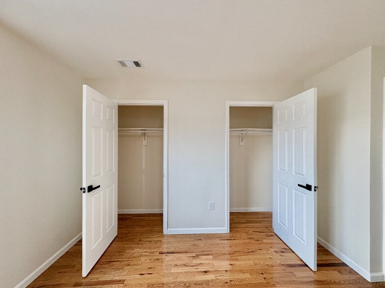 Building Photo - 156 Ridgewood Ave