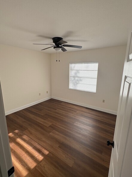 Bedroom 2 - 316 E Daughtery Rd