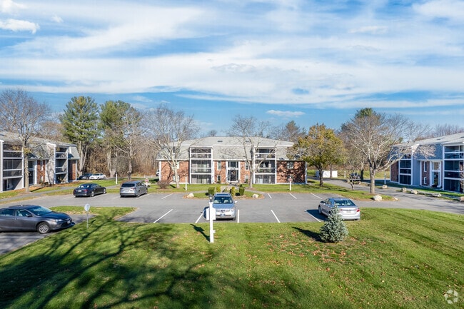 Building Photo - Fox Run
