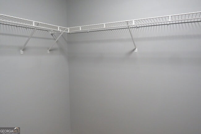 Building Photo - 2060 Bedford Ct