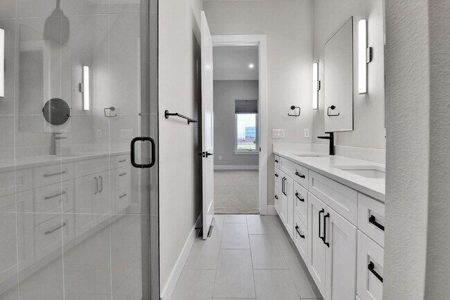 Building Photo - $2,895.00 - 2 Bed, 2.5 Bath Townhome in Prime Denver Location!