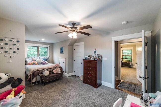 Building Photo - 1716 NE Wellman Ave