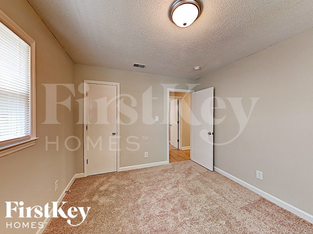 Building Photo - 6107 Rockwell Dr