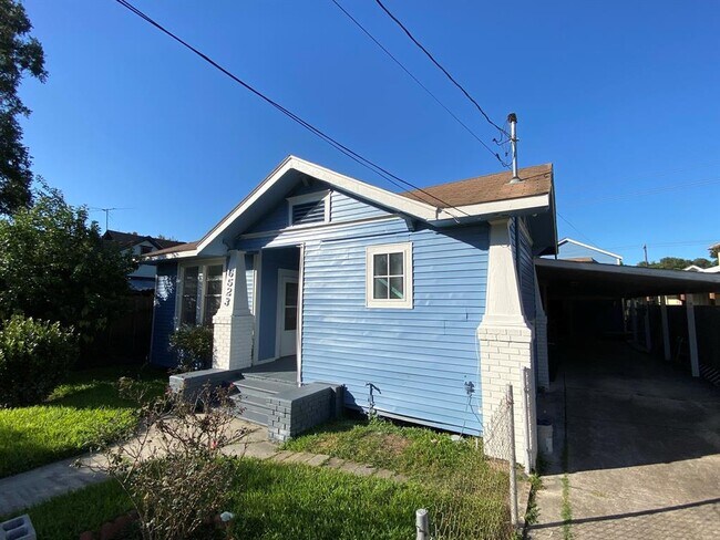 Building Photo - 6523 Avenue C