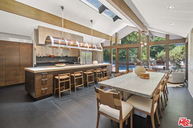 Building Photo - 3 Latimer Rd