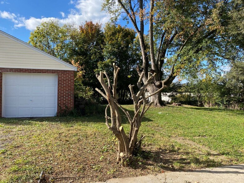 Building Photo - 129 Garber Ln