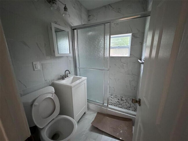 Building Photo - 1515 NW 11th Pl