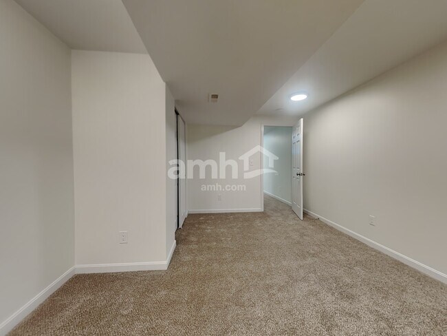 Building Photo - 1335 Wingate Dr