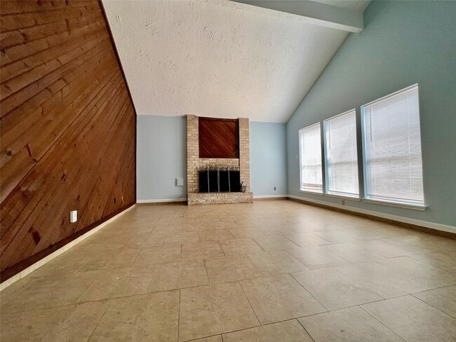 Building Photo - 21339 Park Mt Dr