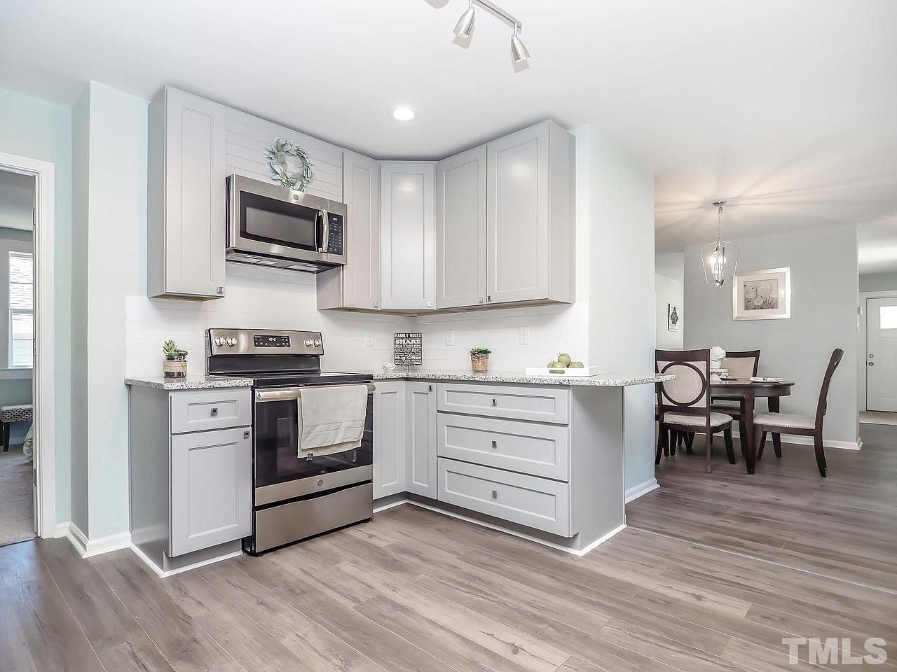 Building Photo - Room in House on Chester St