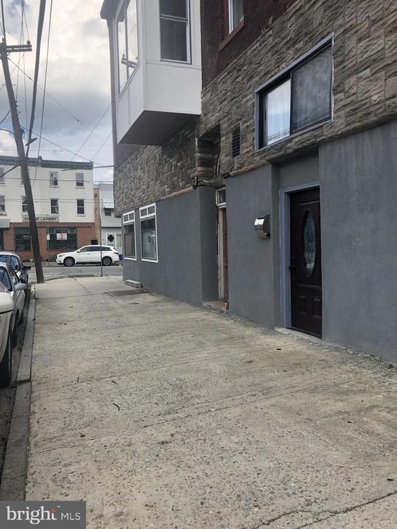 Building Photo - 838 Corinthian Ave